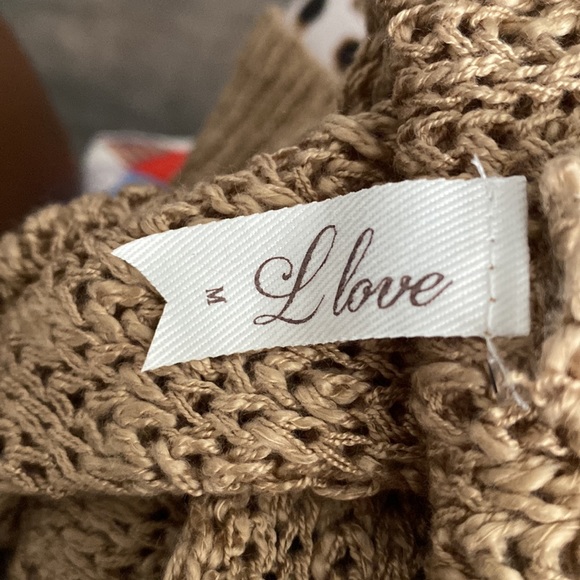 Gold sweater lacy back! perfect for NYE!! 🎉🎉 - Picture 14 of 15